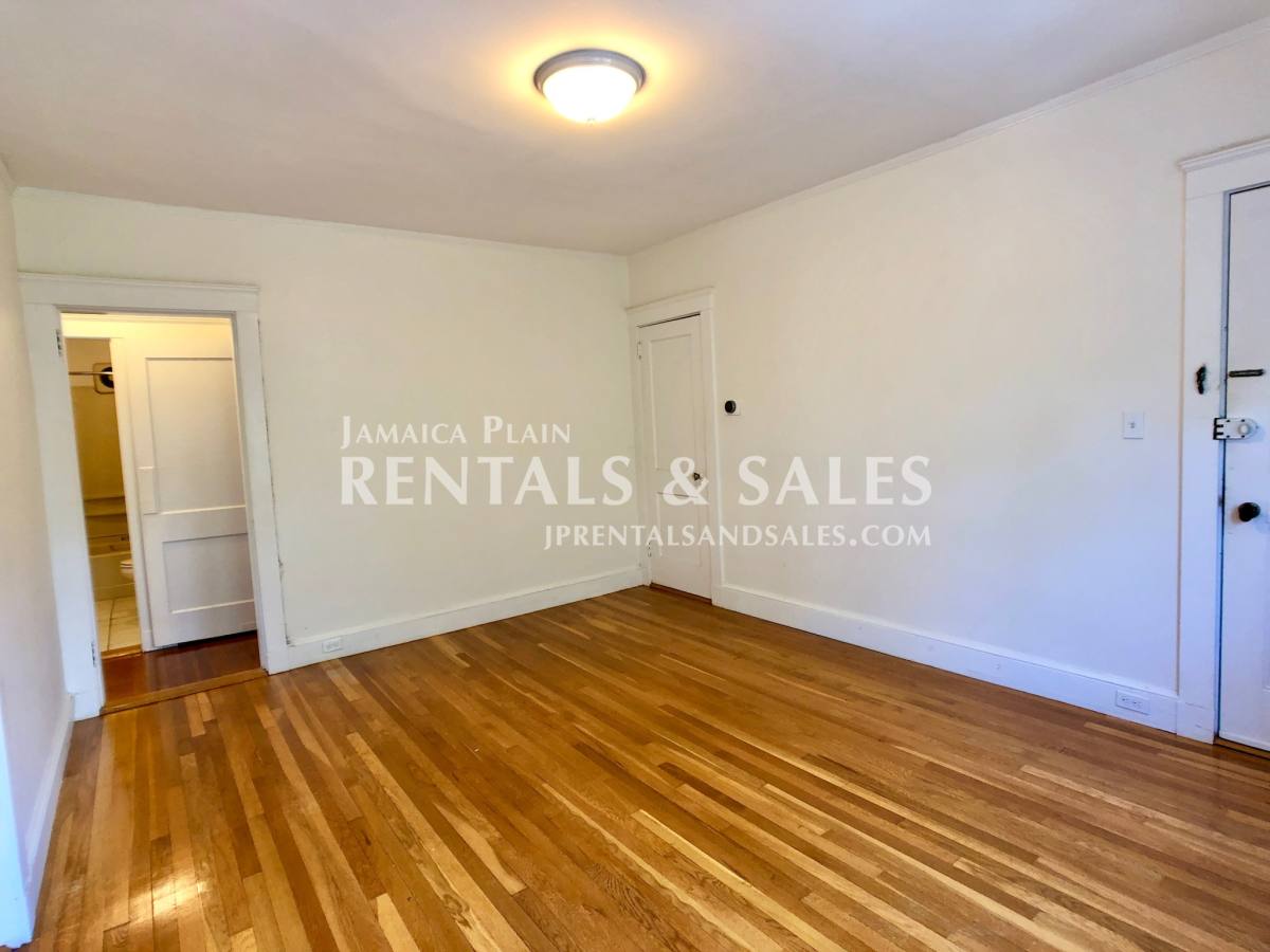 Apartment for rent at 136 Arborway Rd #5, Jamaica Plain, MA 02130