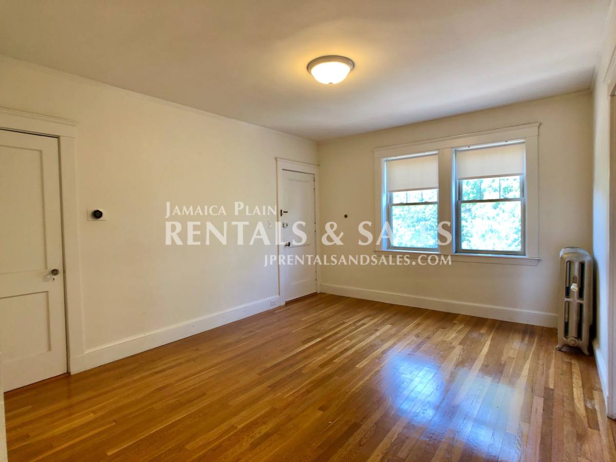 Apartment for rent at 136 Arborway Rd #5, Jamaica Plain, MA 02130
