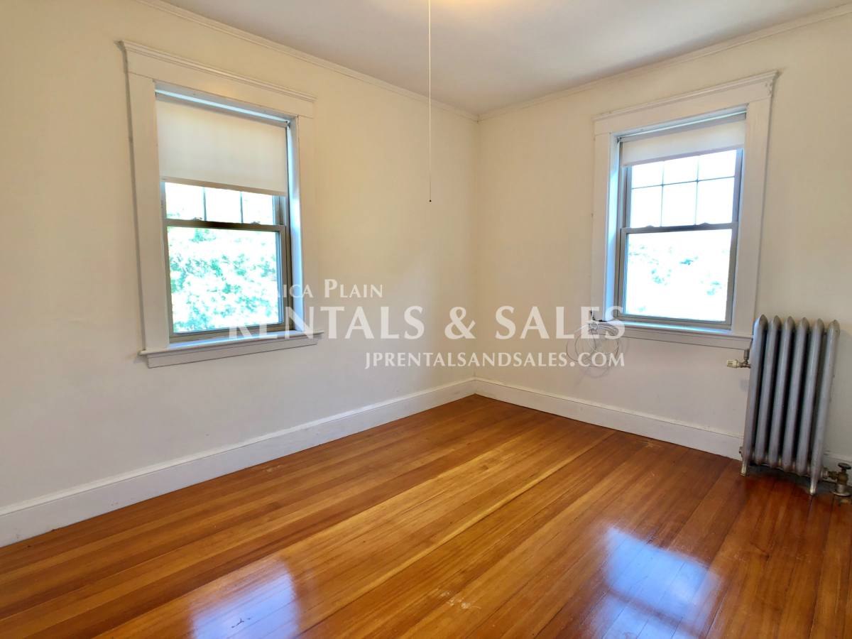 Apartment for rent at 136 Arborway Rd #5, Jamaica Plain, MA 02130