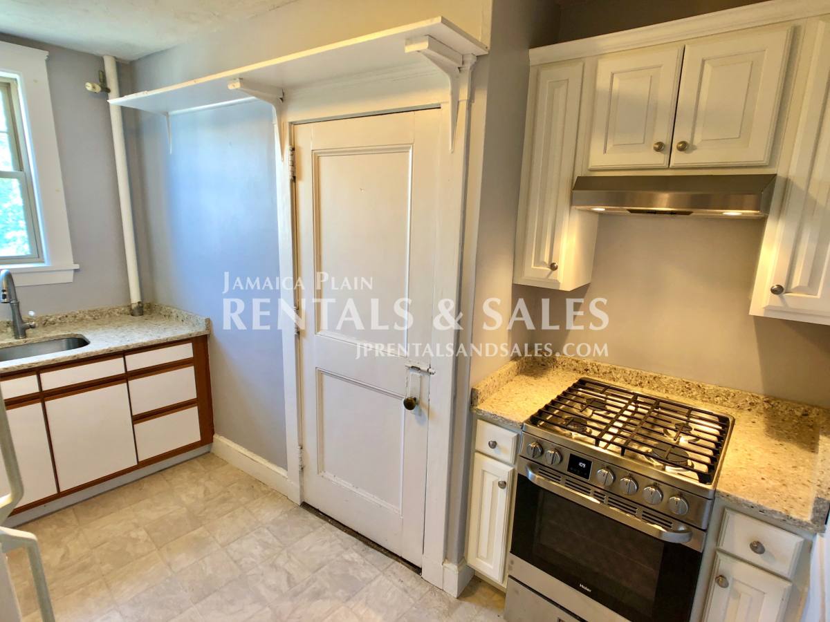 Apartment for rent at 136 Arborway Rd #5, Jamaica Plain, MA 02130