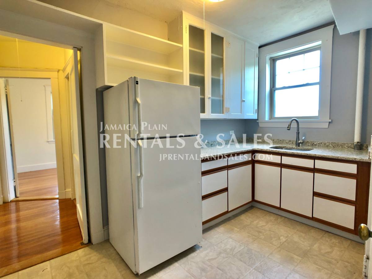 Apartment for rent at 136 Arborway Rd #5, Jamaica Plain, MA 02130