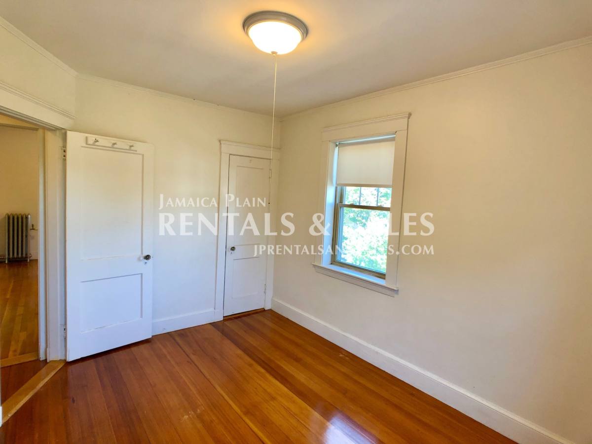 Apartment for rent at 136 Arborway Rd #5, Jamaica Plain, MA 02130