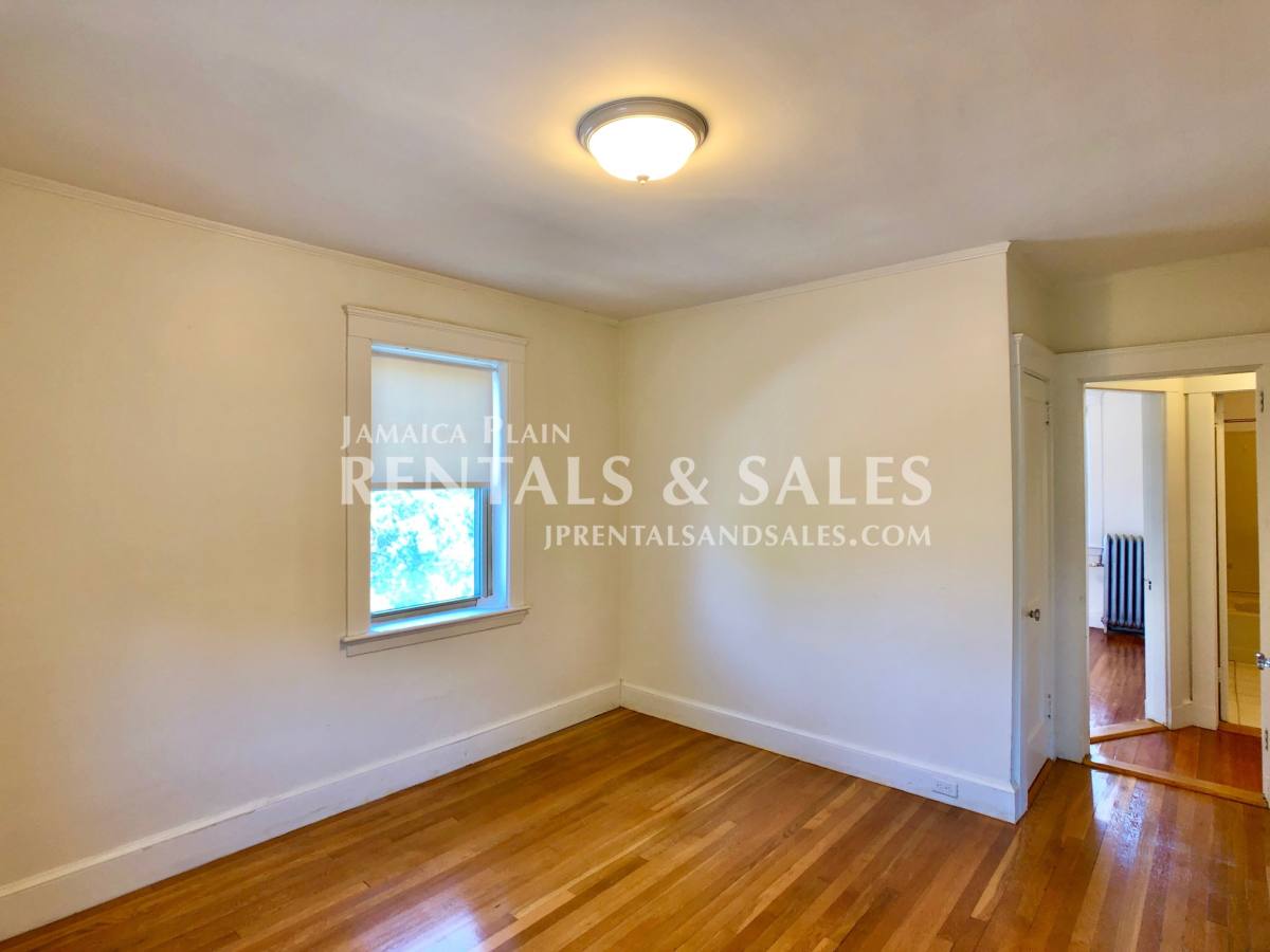 Apartment for rent at 136 Arborway Rd #5, Jamaica Plain, MA 02130