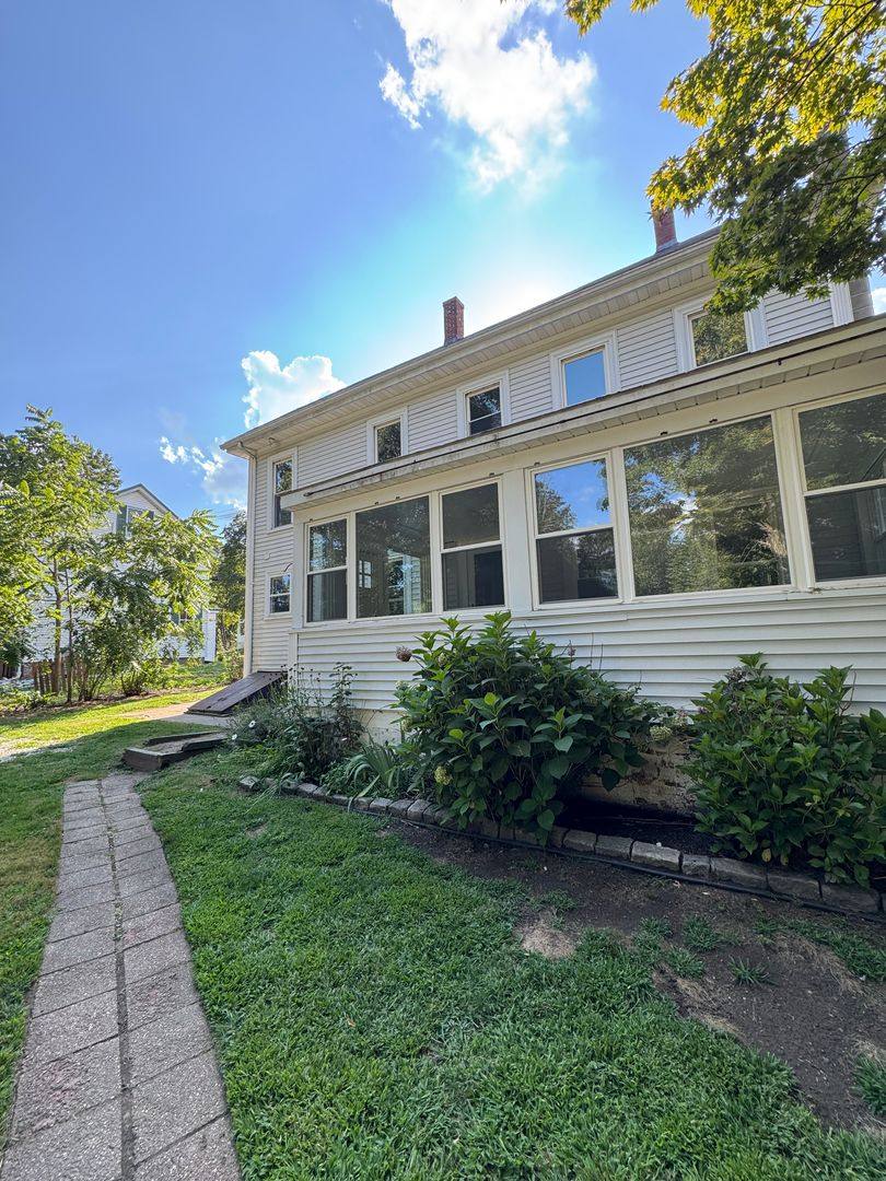 Apartment for rent at 136-138 Washington St, Groveland, MA 01834