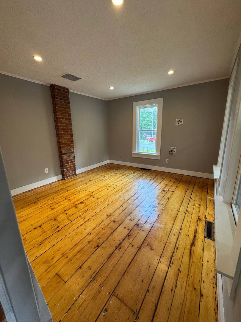 Apartment for rent at 136-138 Washington St, Groveland, MA 01834