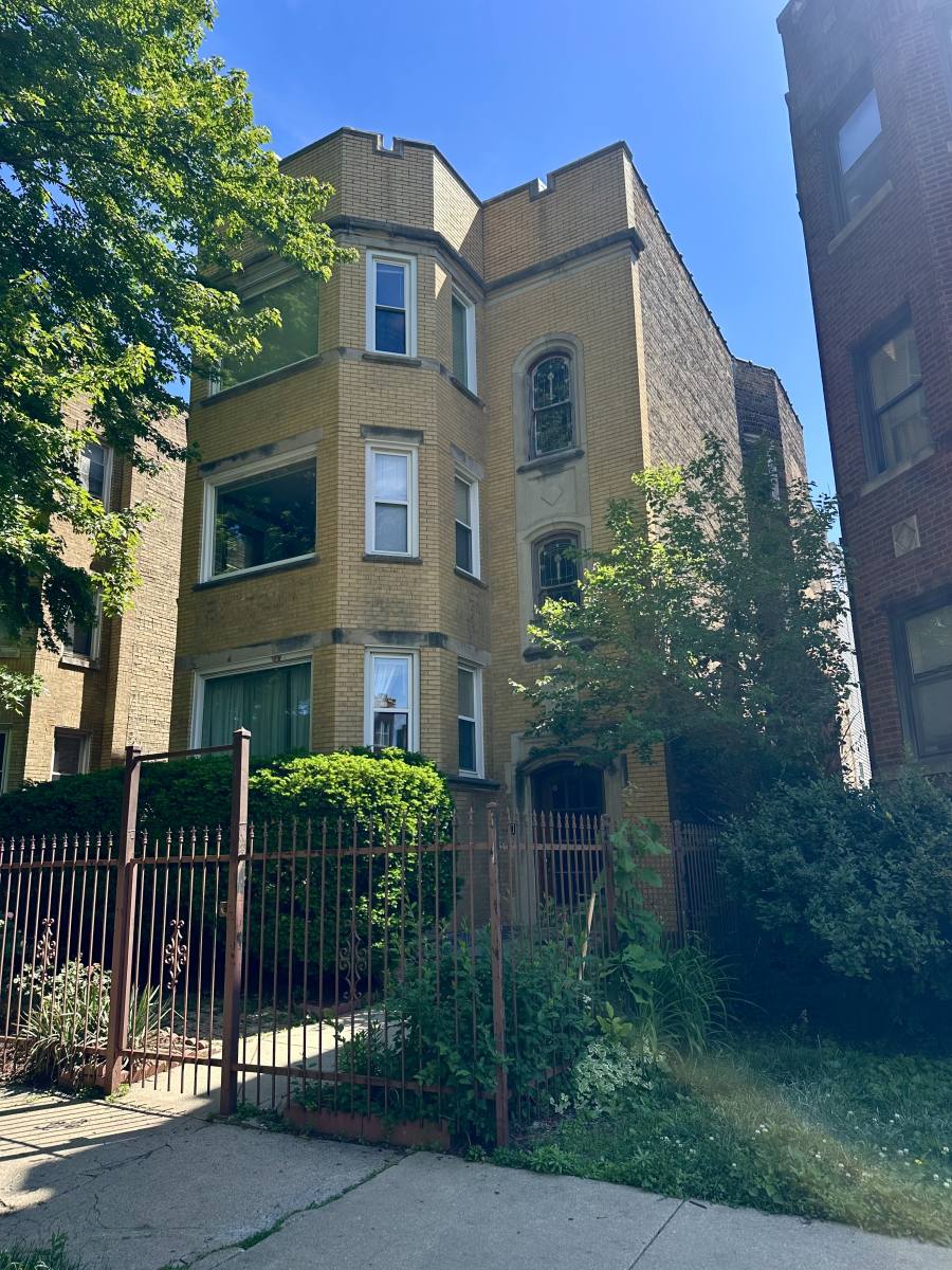 Apartment for rent at 6229 N Claremont #2, Chicago, IL 60659