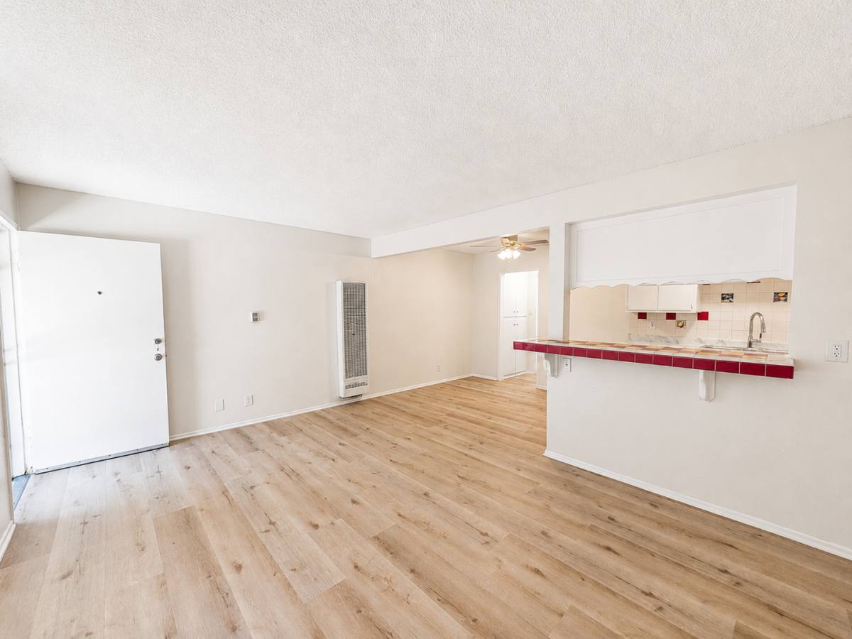 Apartment for rent at 1853 Chestnut Ave, Long Beach, CA 90806
