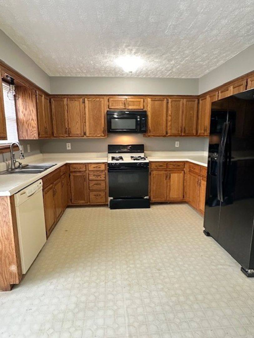 House for rent at 140 E Stewart St, Walnut Grove, MO 65770