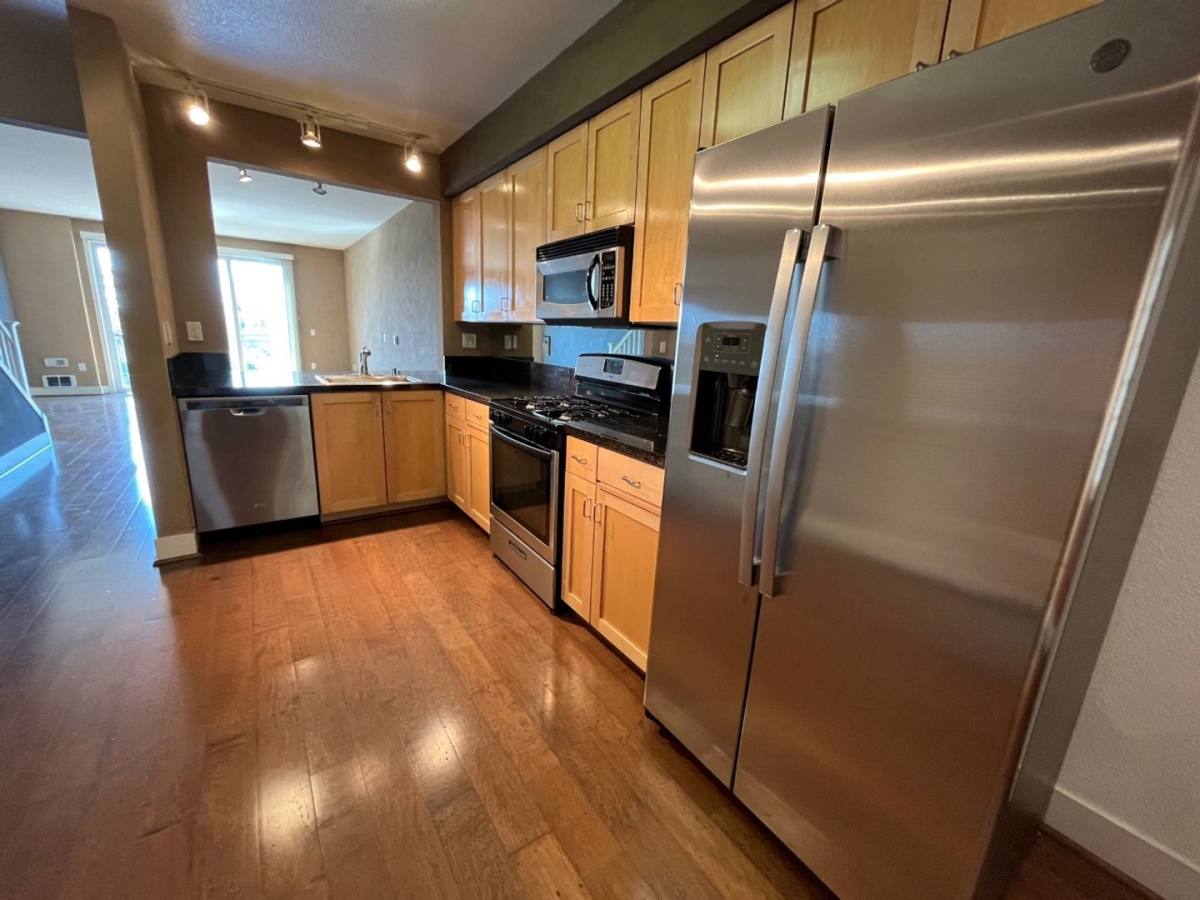 Townhouse for rent at 1556 Brunswig Lane, Emeryville, CA 94608