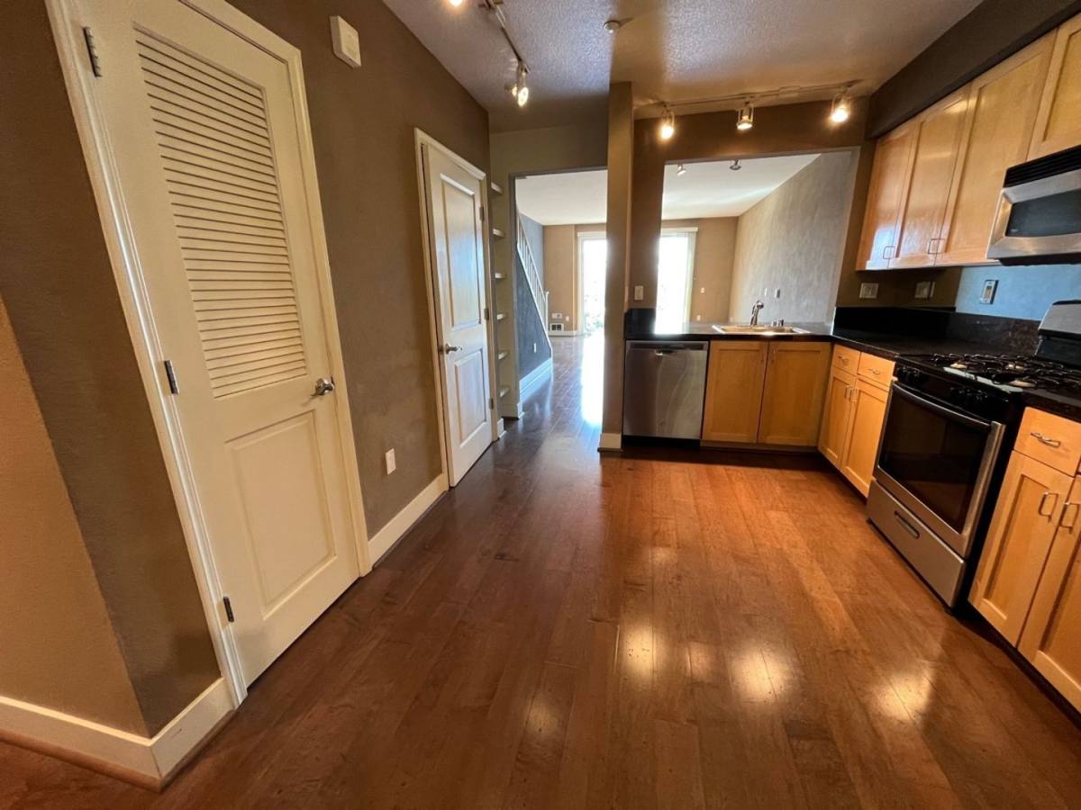 Townhouse for rent at 1556 Brunswig Lane, Emeryville, CA 94608