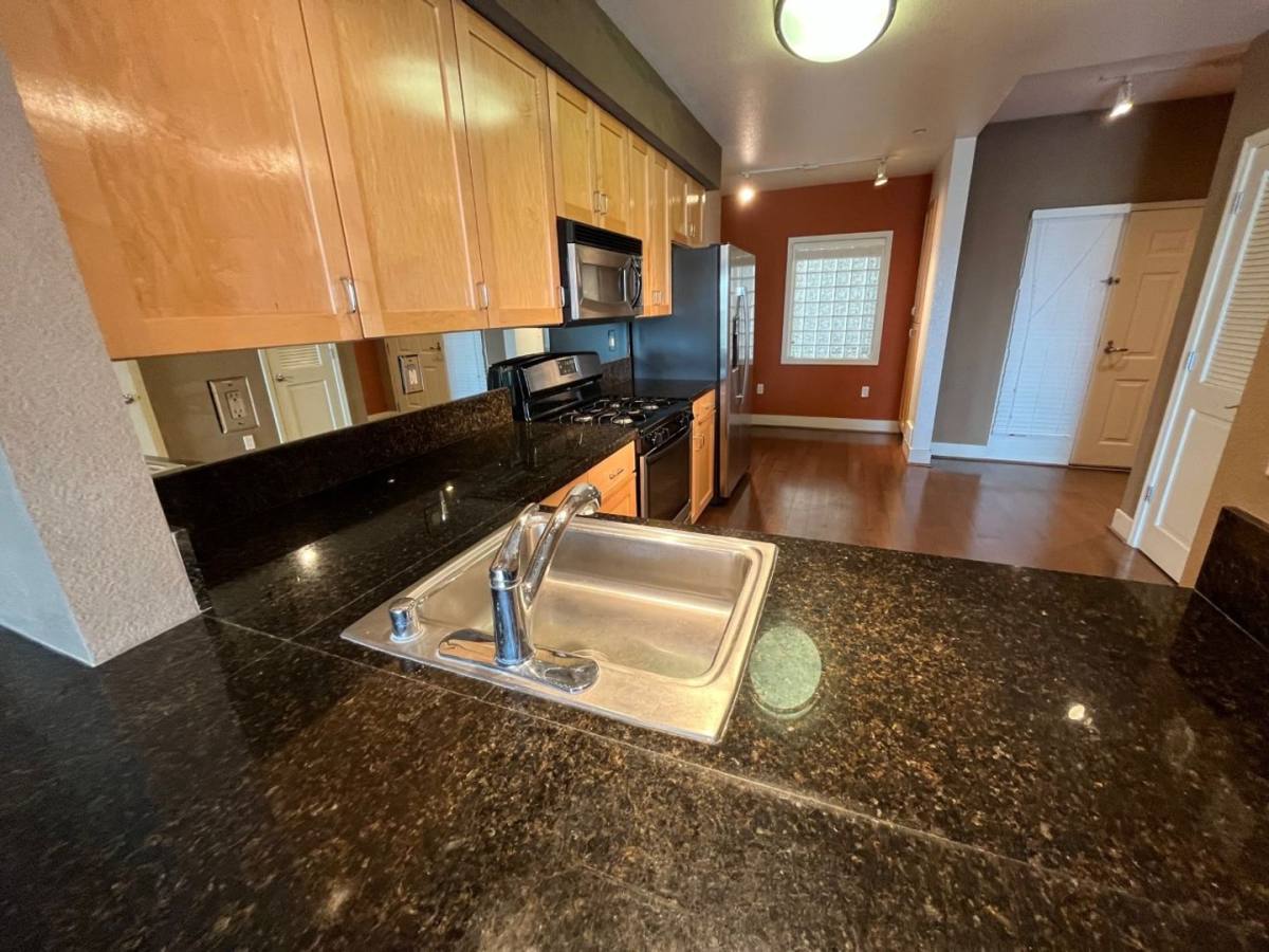 Townhouse for rent at 1556 Brunswig Lane, Emeryville, CA 94608