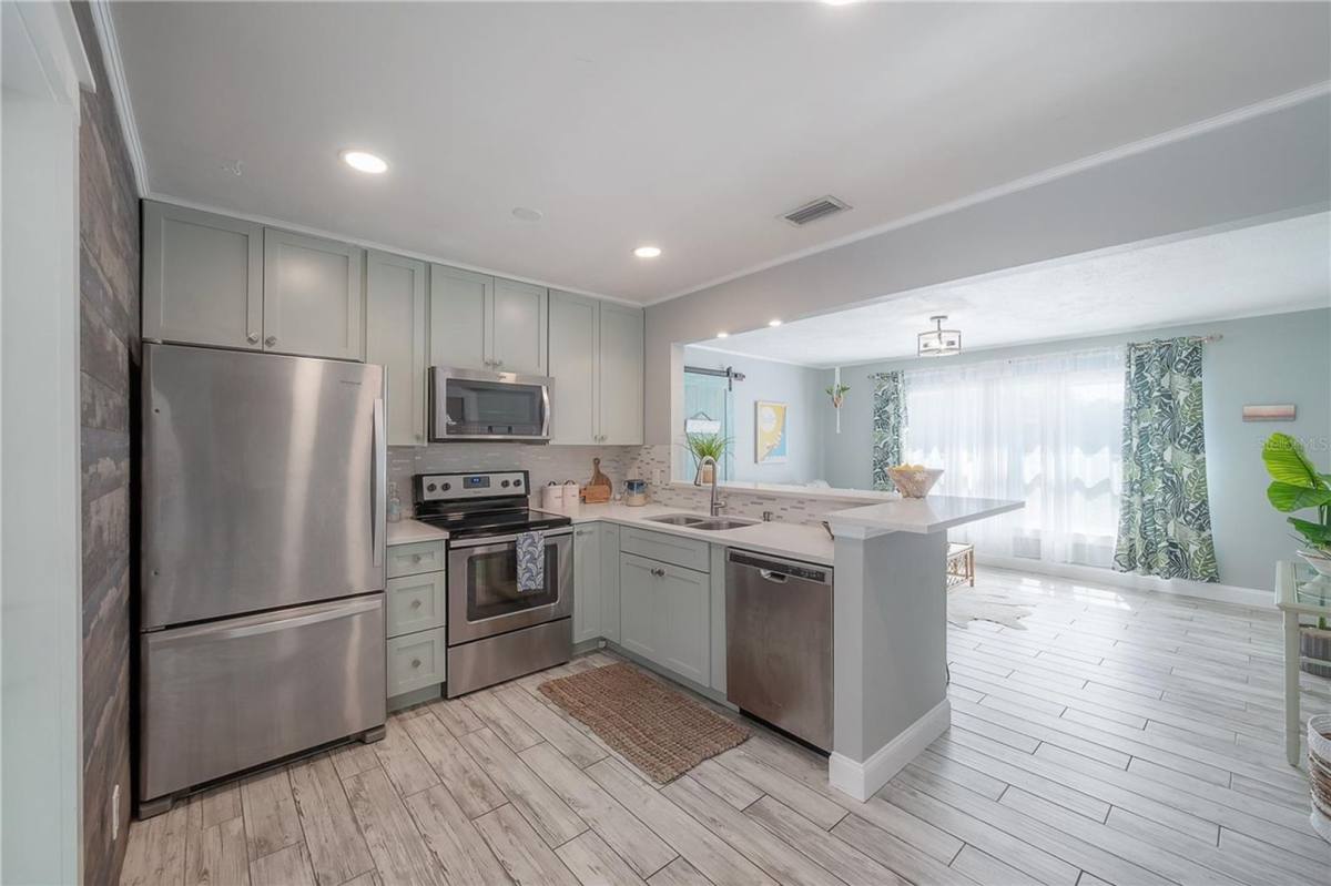 House for rent at 690 Regina Rd, Dunedin, FL 34698