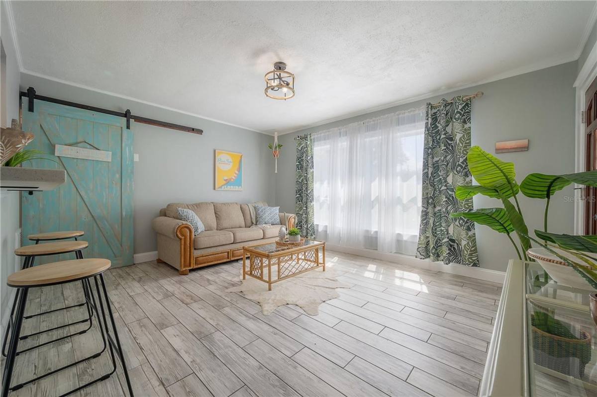 House for rent at 690 Regina Rd, Dunedin, FL 34698