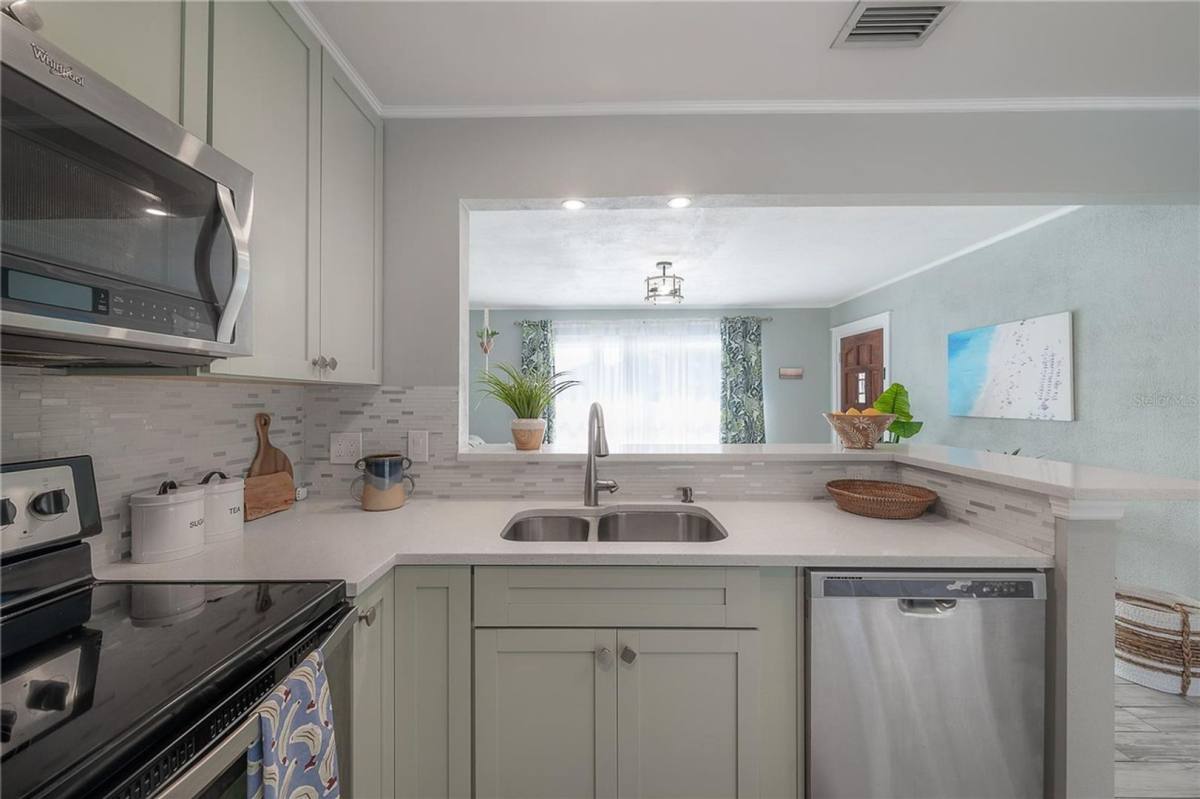 House for rent at 690 Regina Rd, Dunedin, FL 34698