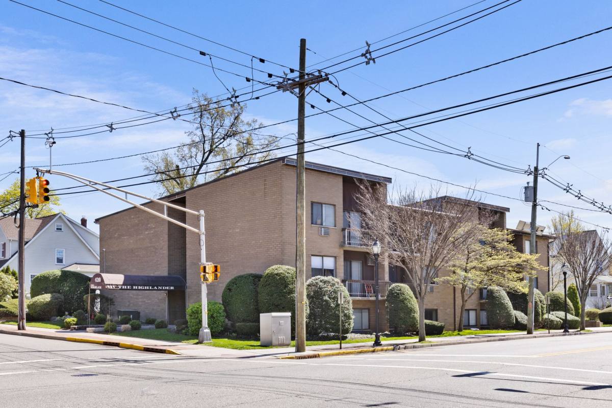 Apartment for rent at 420 Highland Ave, Wood Ridge, NJ 07075