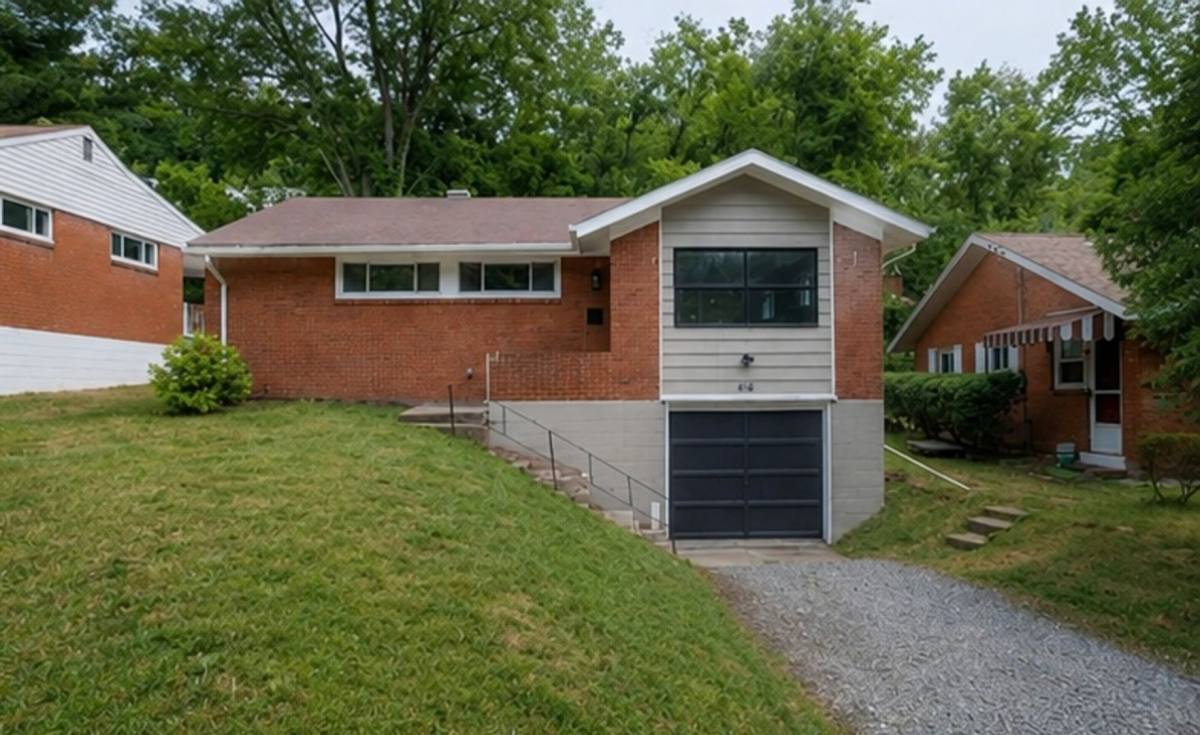 House for rent at 414 Elwood Dr, Pittsburgh, PA 15235