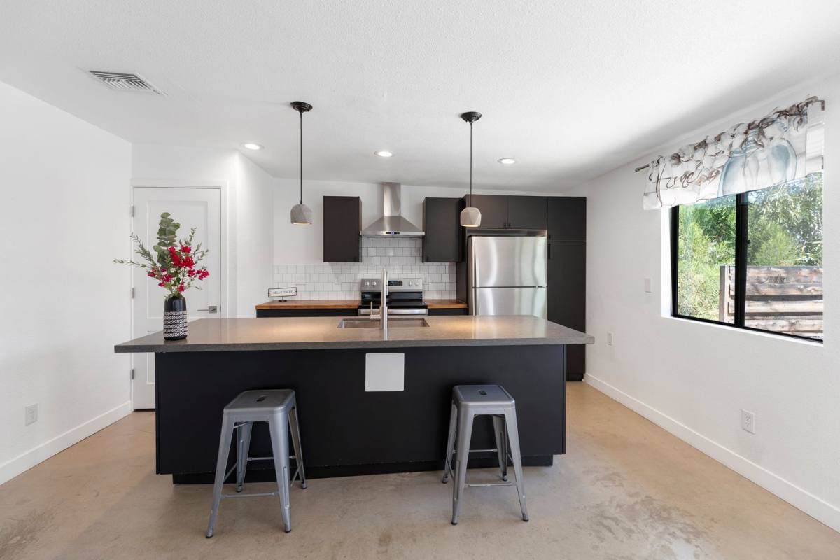 House for rent at 934 W Parkway Blvd, Tempe, AZ 85281