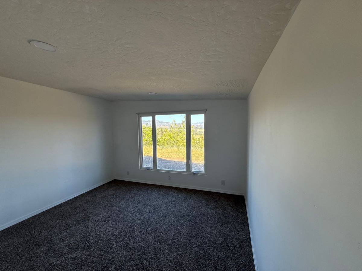 Apartment for rent at 4312 Beagle Rd, White City, OR 97503