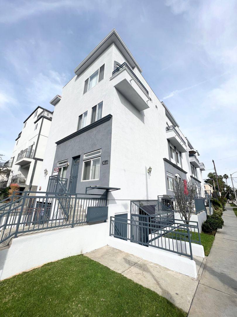 Townhouse for rent at 3686 Keystone Ave, Los Angeles, CA 90034