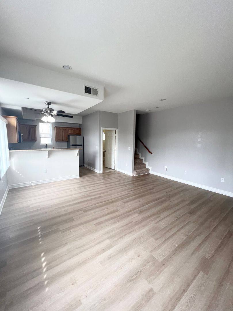 Townhouse for rent at 3686 Keystone Ave, Los Angeles, CA 90034