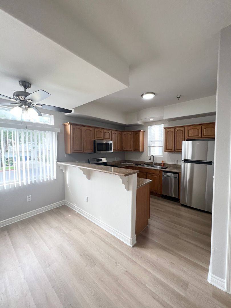 Townhouse for rent at 3686 Keystone Ave, Los Angeles, CA 90034