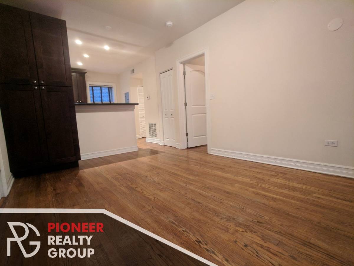 Apartment for rent at 3810 N Sheffield Ave #1E, Chicago, IL 60657