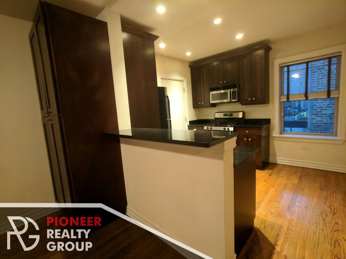 Apartment for rent at 3810 N Sheffield Ave #1E, Chicago, IL 60657