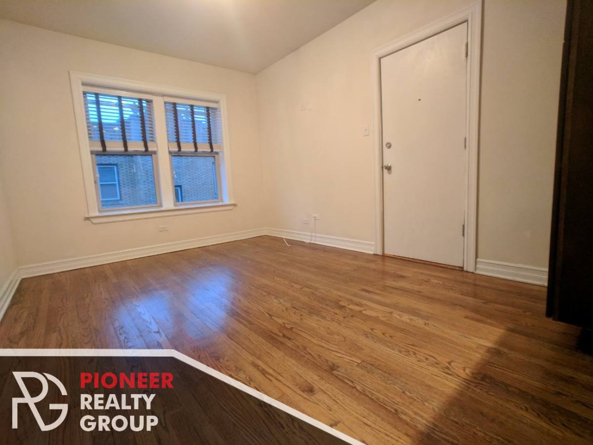 Apartment for rent at 3810 N Sheffield Ave #1E, Chicago, IL 60657