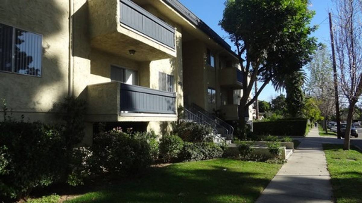 Apartment for rent at 6750 Cedros Ave, Van Nuys, CA 91405