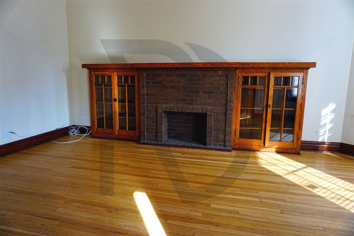 Apartment for rent at 1438 W Addison St #2, Chicago, IL 60657