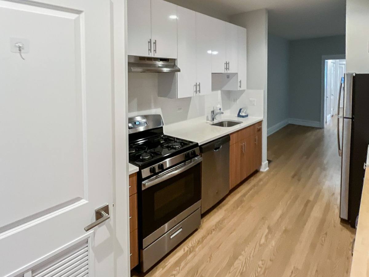 Apartment for rent at 5943 N Magnolia #1, Chicago, IL 60657