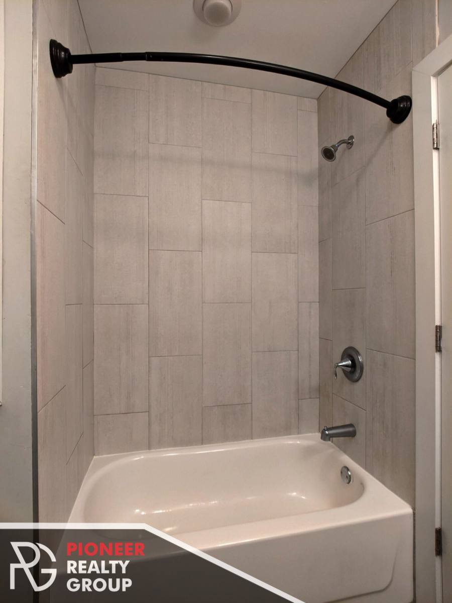 Apartment for rent at 3917 N Janssen Ave #3, Chicago, IL 60657