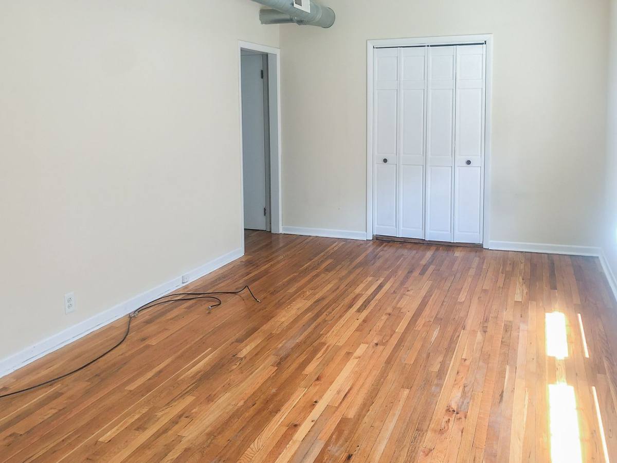 Apartment for rent at 35275 N Broadway St #2E, Chicago, IL 60657
