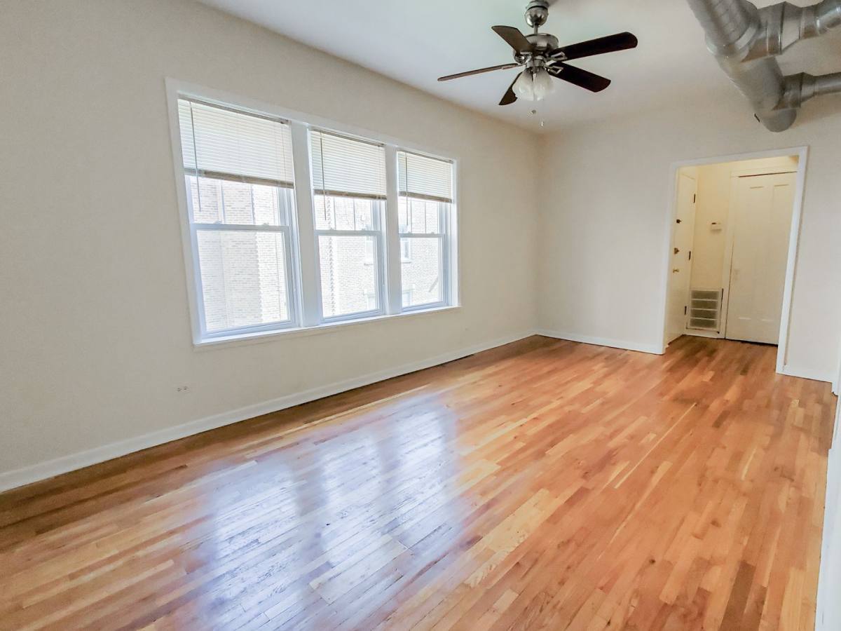 Apartment for rent at 35275 N Broadway St #2E, Chicago, IL 60657