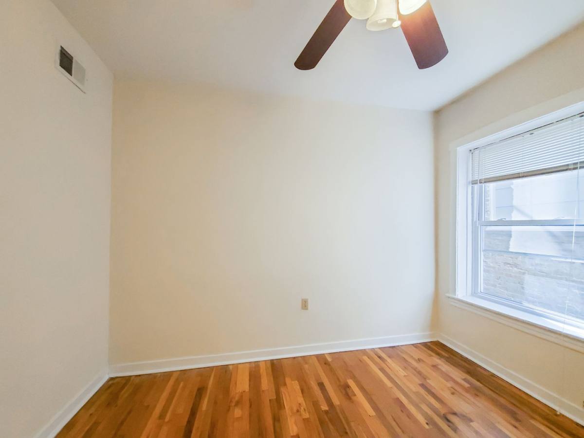 Apartment for rent at 35275 N Broadway St #2E, Chicago, IL 60657