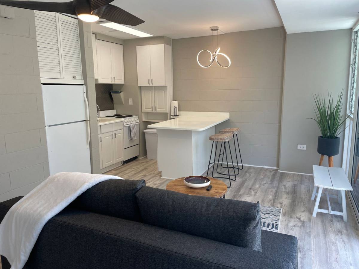 Apartment for rent at 445 Kaiolu St, Honolulu, HI 96815