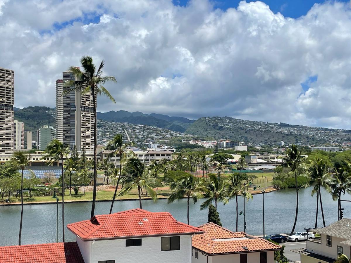Apartment for rent at 445 Kaiolu St, Honolulu, HI 96815