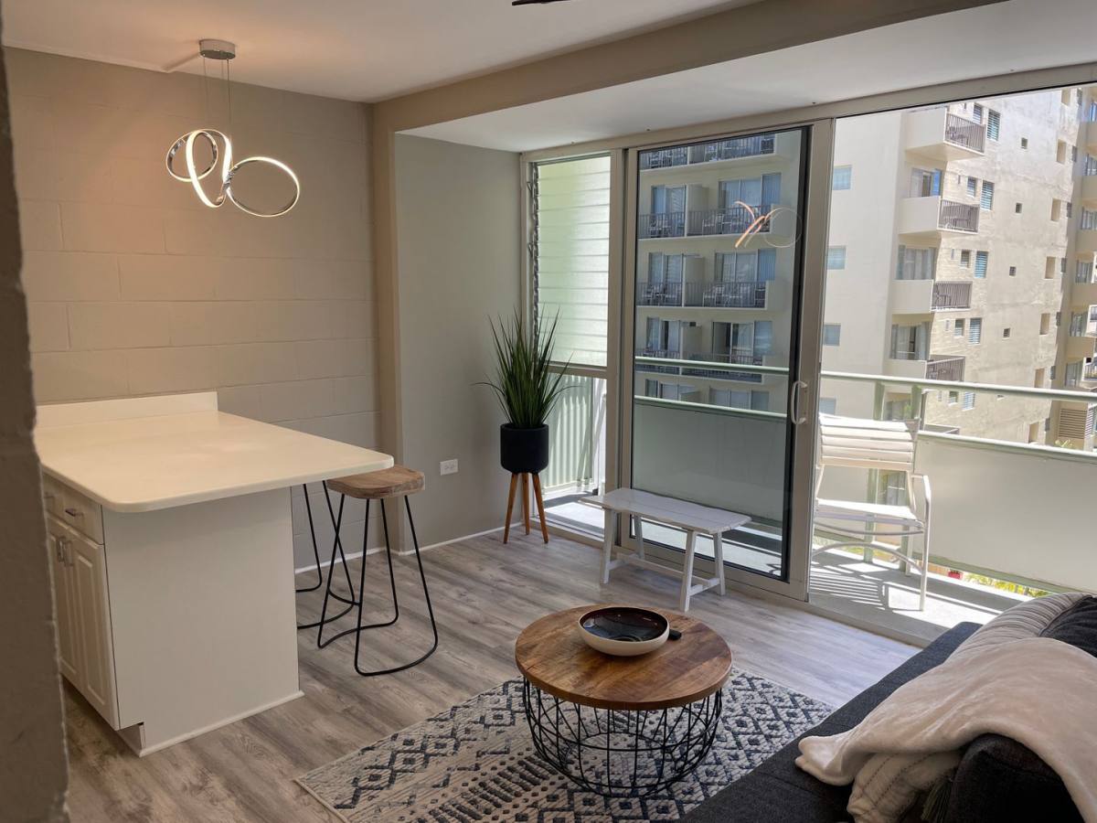Apartment for rent at 445 Kaiolu St, Honolulu, HI 96815