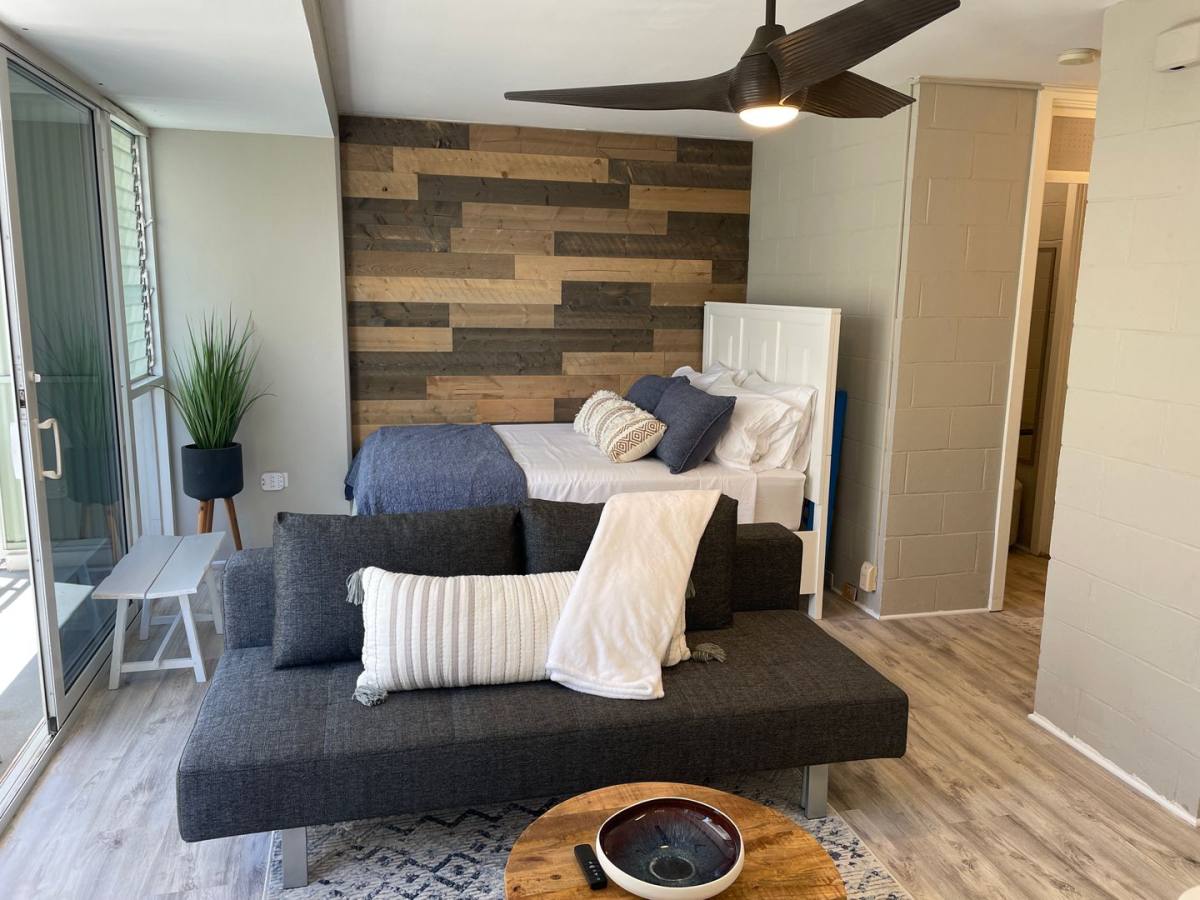 Apartment for rent at 445 Kaiolu St, Honolulu, HI 96815