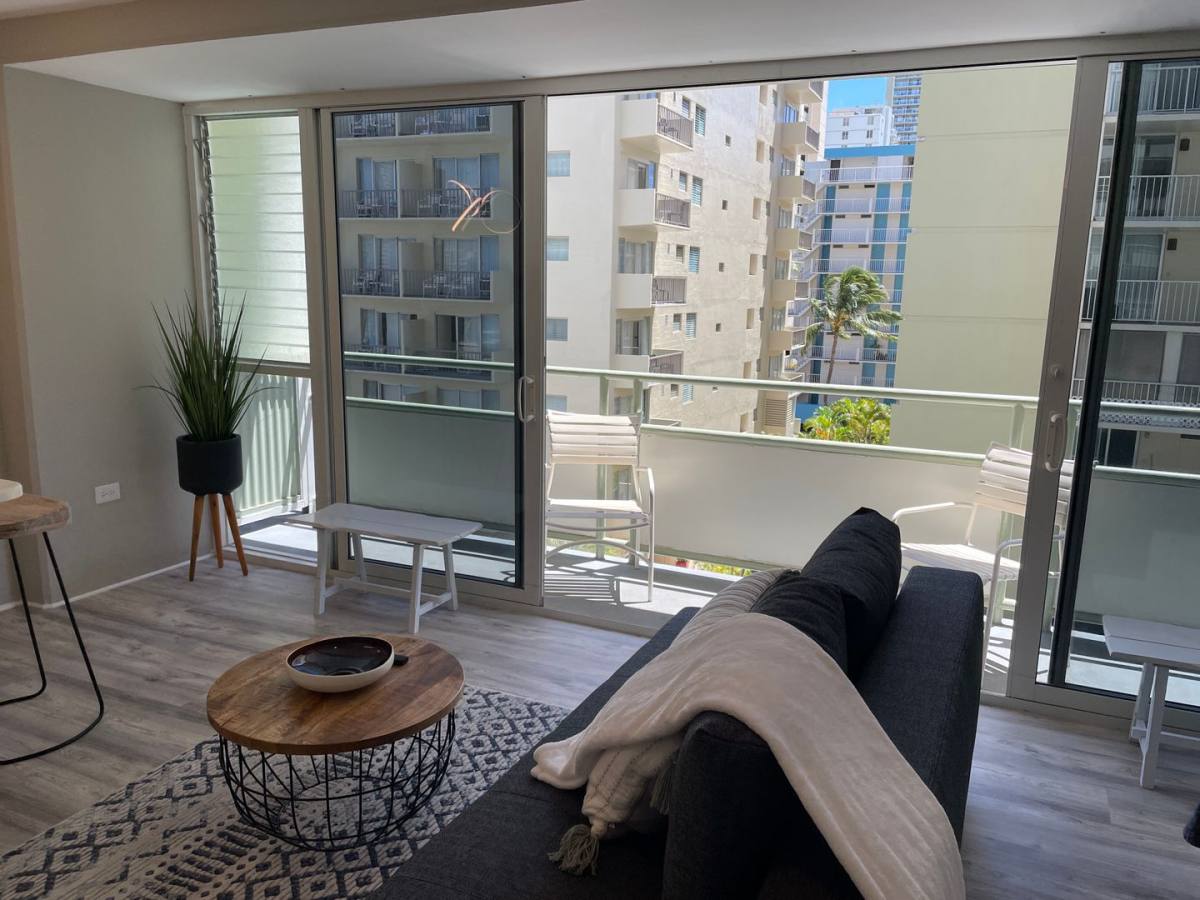 Apartment for rent at 445 Kaiolu St, Honolulu, HI 96815