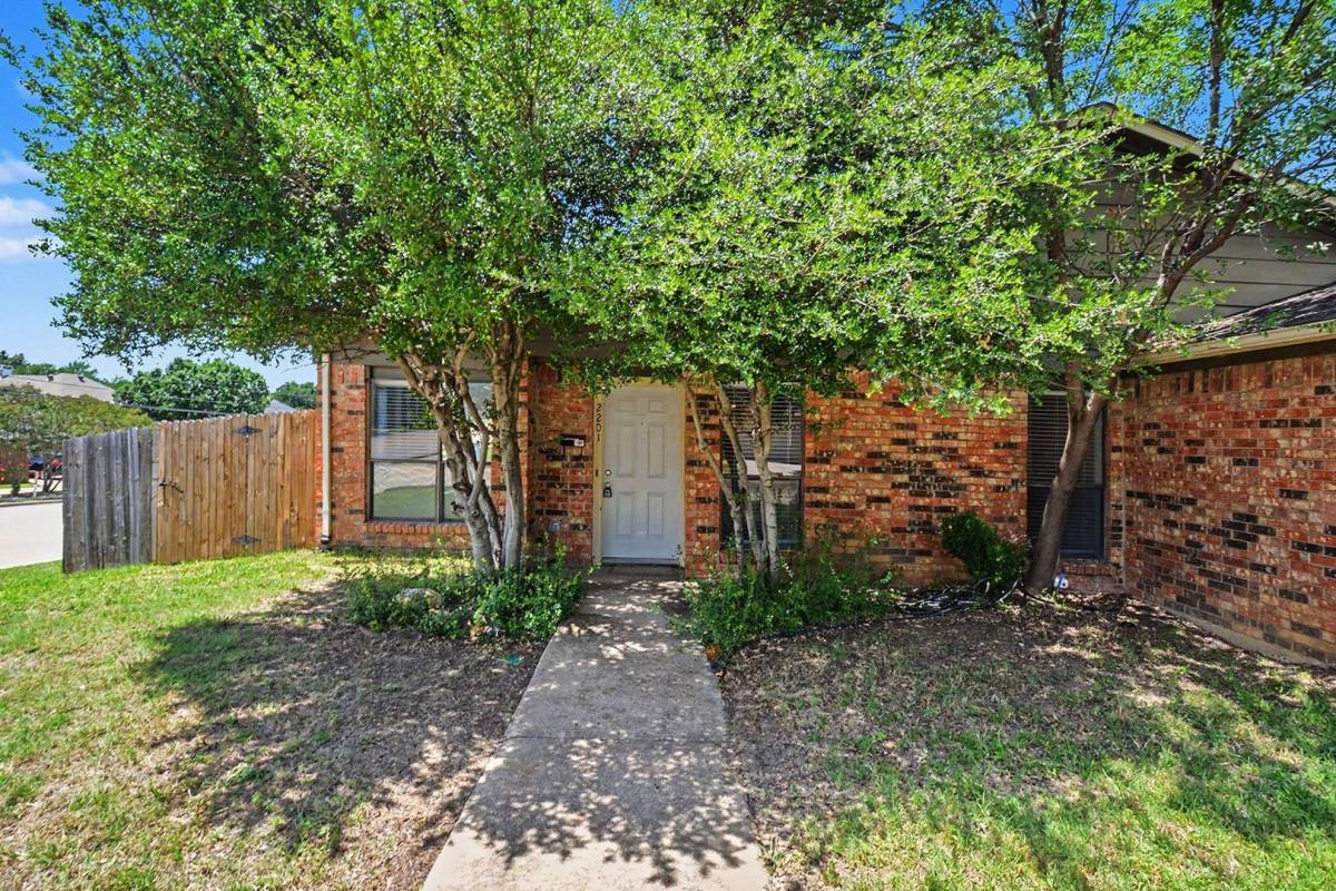 House for rent at 2201 Jackson Circle, Carrollton, TX 75006