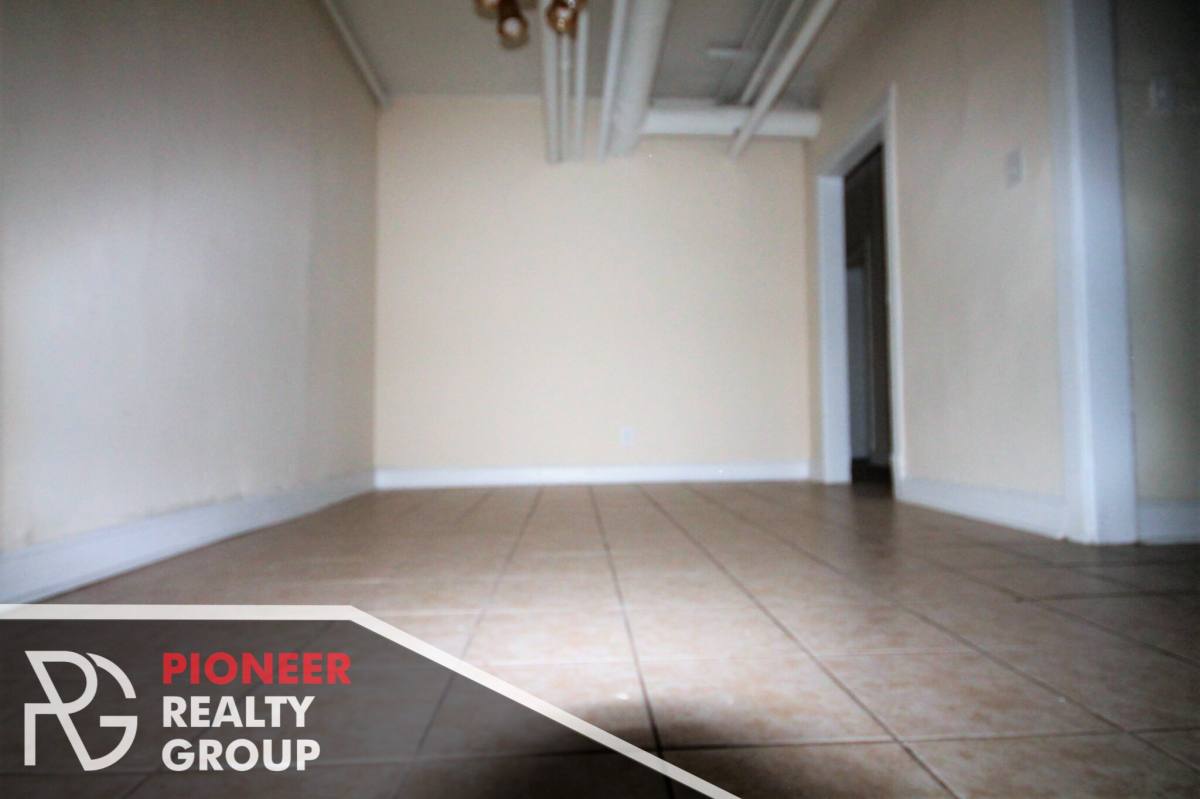 Apartment for rent at 1926 W Winona St #G, Chicago, IL 60640
