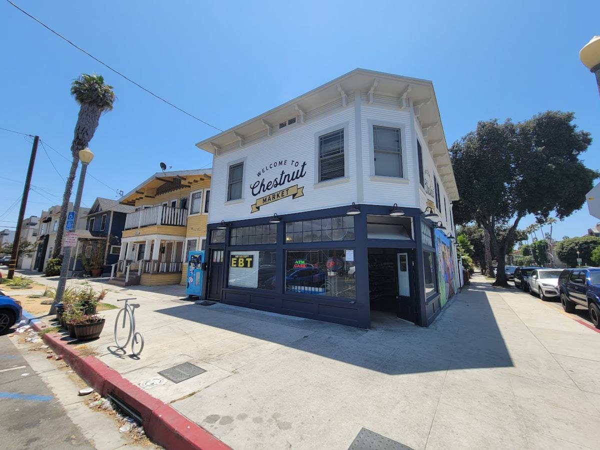 Apartment for rent at 344-346 W 8th St, Long Beach, CA 90813
