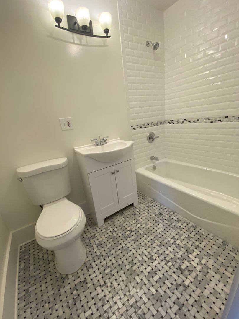 Apartment for rent at 344-346 W 8th St, Long Beach, CA 90813