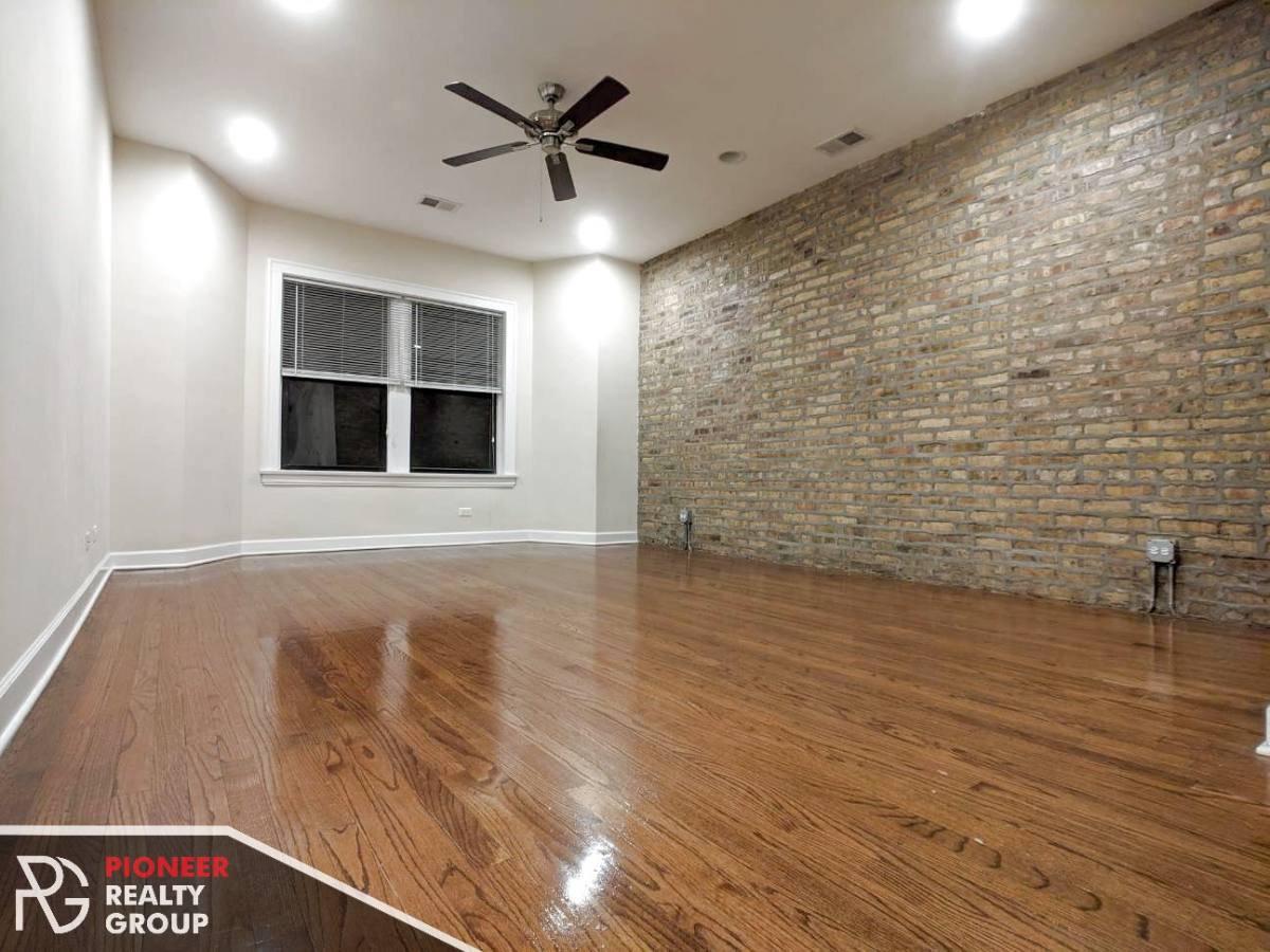 Apartment for rent at 1827 W Leland Ave #G, Chicago, IL 60640