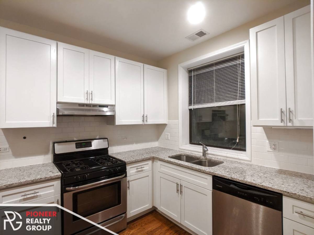 Apartment for rent at 1827 W Leland Ave #G, Chicago, IL 60640