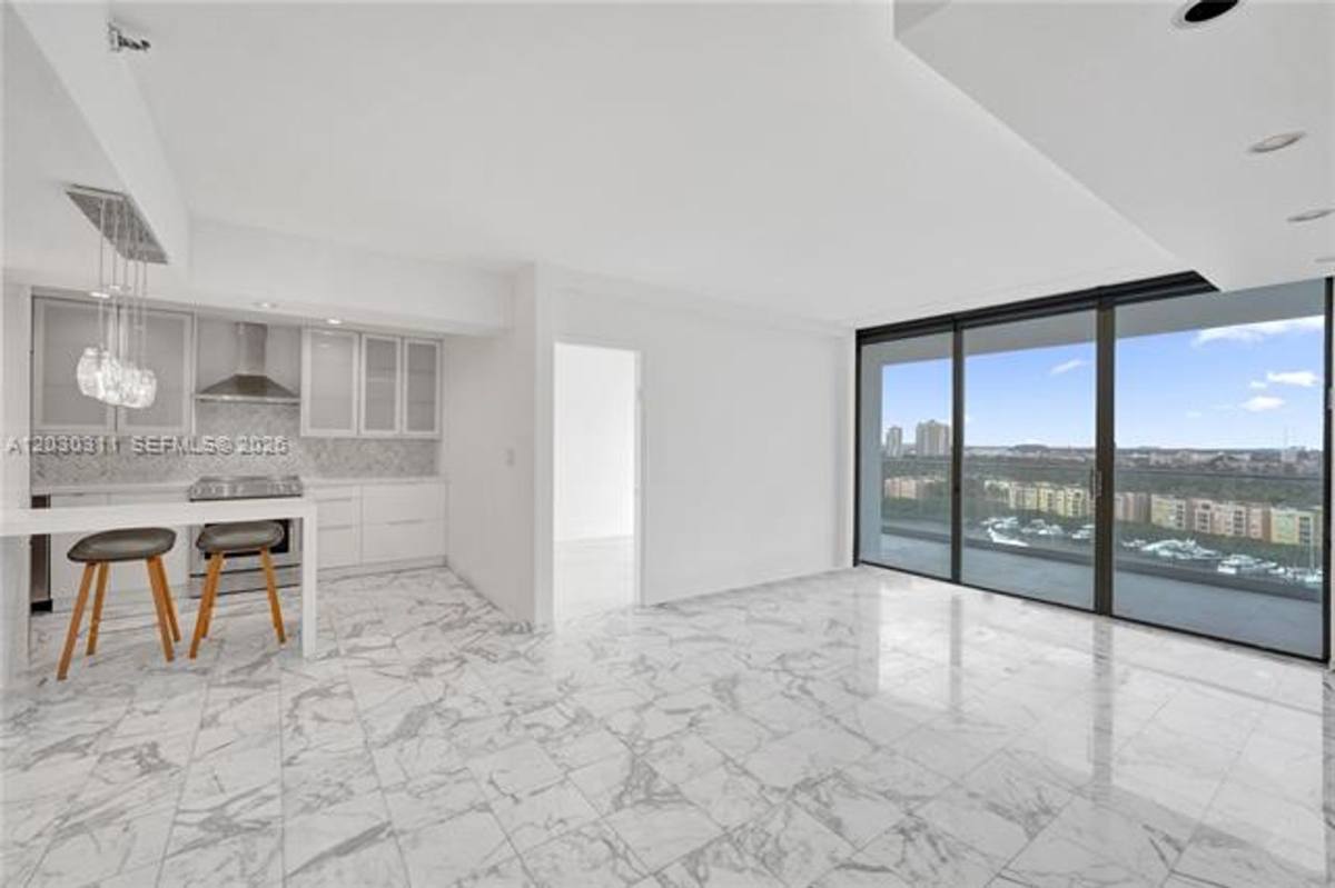Apartment for rent at 19707 Turnberry Way, Miami, FL 33180