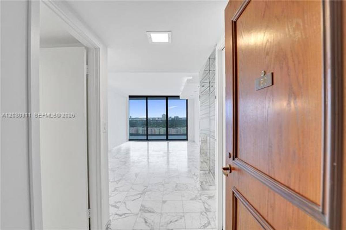 Apartment for rent at 19707 Turnberry Way, Miami, FL 33180