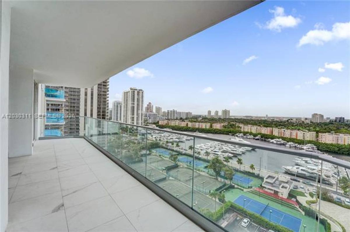 Apartment for rent at 19707 Turnberry Way, Miami, FL 33180