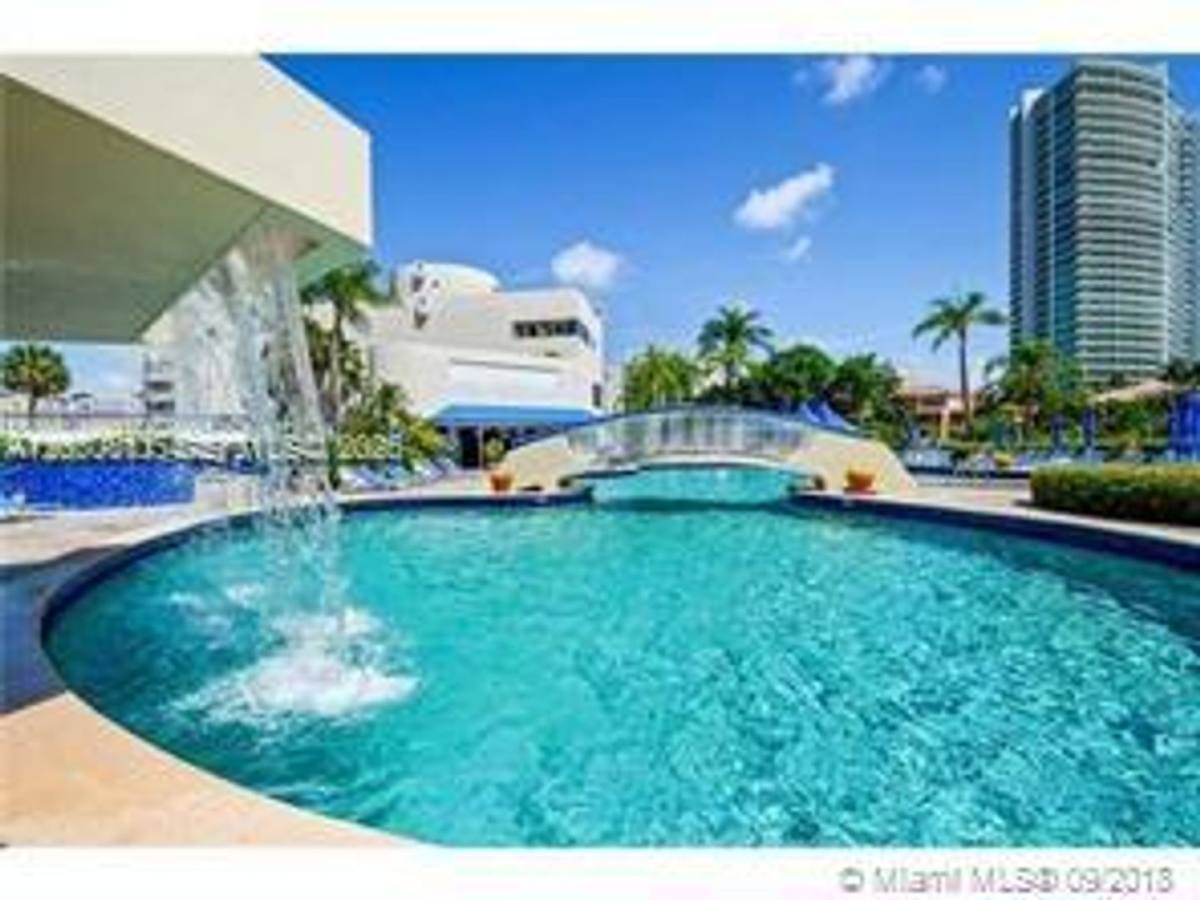 Apartment for rent at 19707 Turnberry Way, Miami, FL 33180